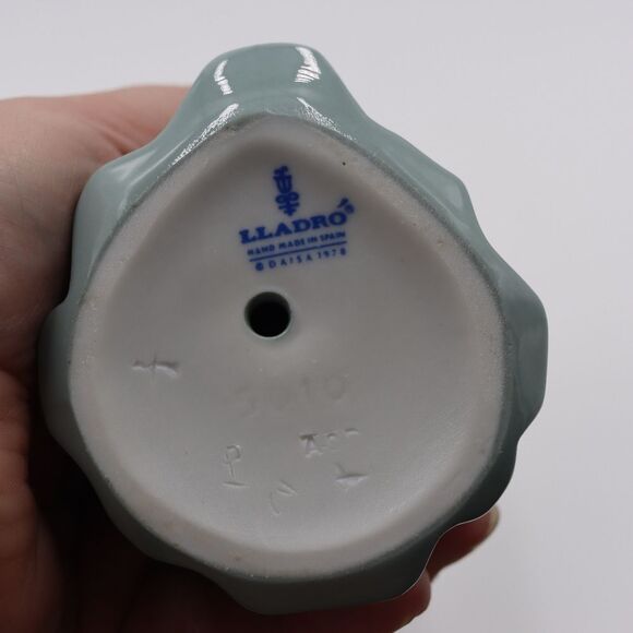 Lladro 5010 Prissy Girl in Blue Dress with Hat Figurine Statuette - Picture 14 of 16